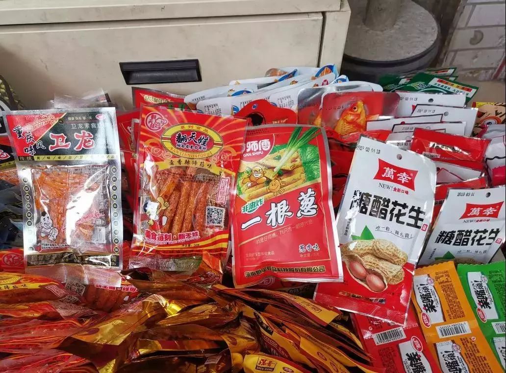 石岐區(qū)突擊檢查學校周邊小賣部 經(jīng)營亂象曝光，建材隱患引關(guān)注